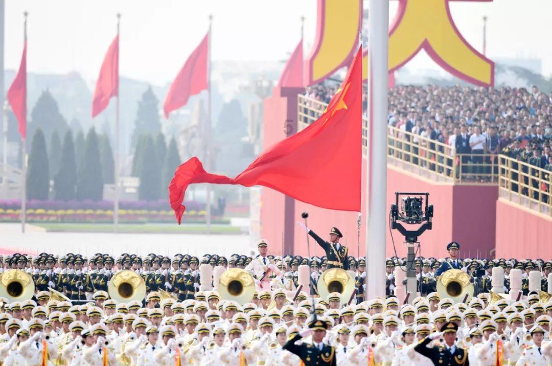 那个蓝色牌照的是什么车？游戏画面