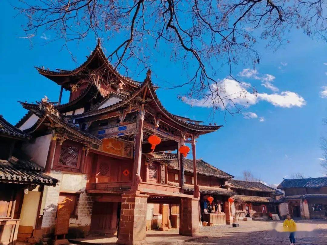炎炎夏天，男生的花式衬衫怎么搭不会显得土？游戏画面