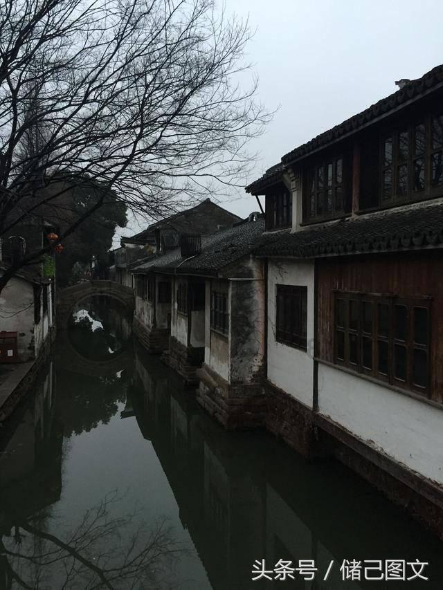笑疯!董宇辉和鹏鹏开启相声模式,压根不讲货,董董拼命往回拉