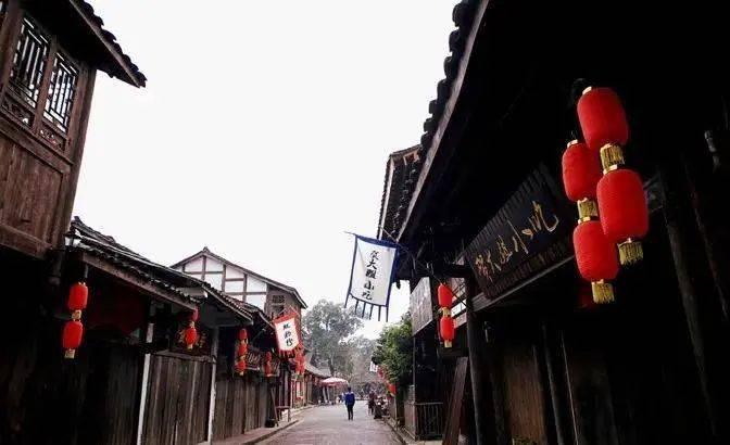 孩子喜欢在泳池里泡着玩，时间长了会不会对孩子不好呢？游戏画面