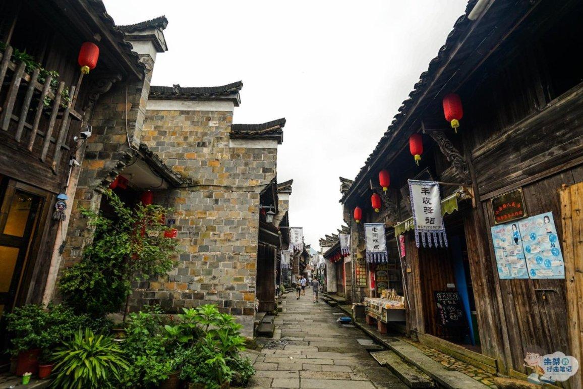 逃离违建房屋